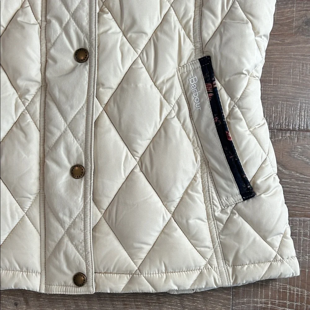 Barbour Cream Quilted Women's Vest - Picture 3 of 9